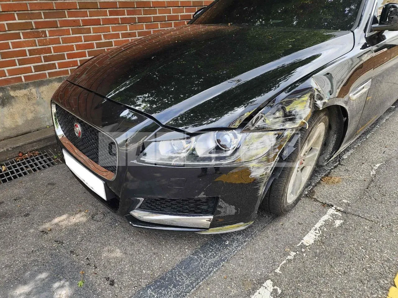 Photo 2 of 28: 2017 Jaguar XF 2.0d, VIN SAJBB4BN5HCY40726 — Korean insurance auction