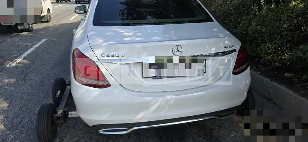 Photo 2 of 3: 2015 Mercedes-Benz C220 d 4Matic — Korean insurance auction