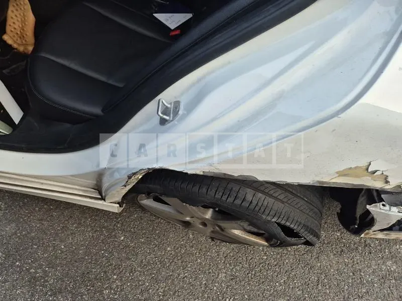 Photo 2 of 11: 2015 Mercedes-Benz C200 — Korean insurance auction