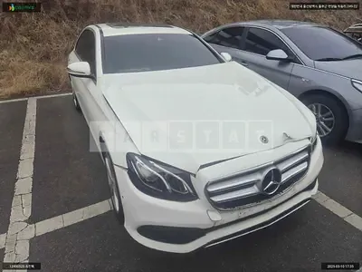Photo 1 of 18: 2017 Mercedes-Benz E200, VIN WDDZF4CB9HA276960 — Korean insurance auction