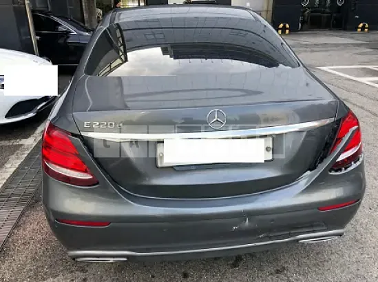 Photo 2 of 15: 2017 Mercedes-Benz E220d — Korean insurance auction