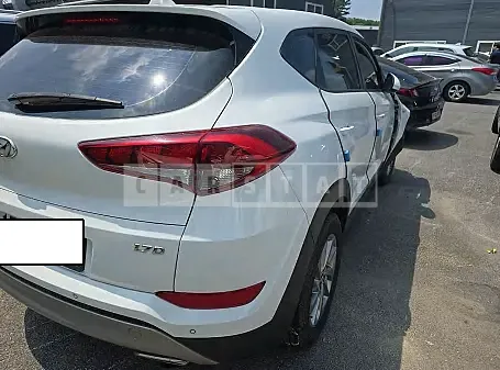 Photo 2 of 17: 2018 Hyundai Tucson — Korean insurance auction