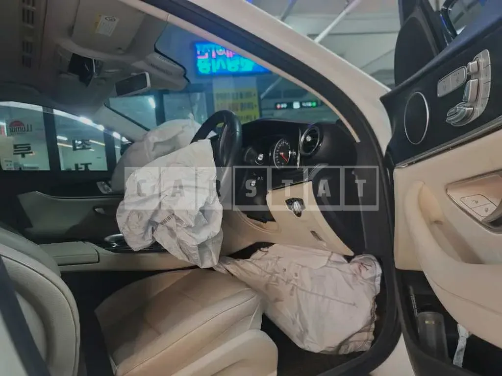 Photo 2 of 9: 2017 Mercedes-Benz E220d 4Matic, VIN WDDZF0FBXHA233538 — Korean insurance auction