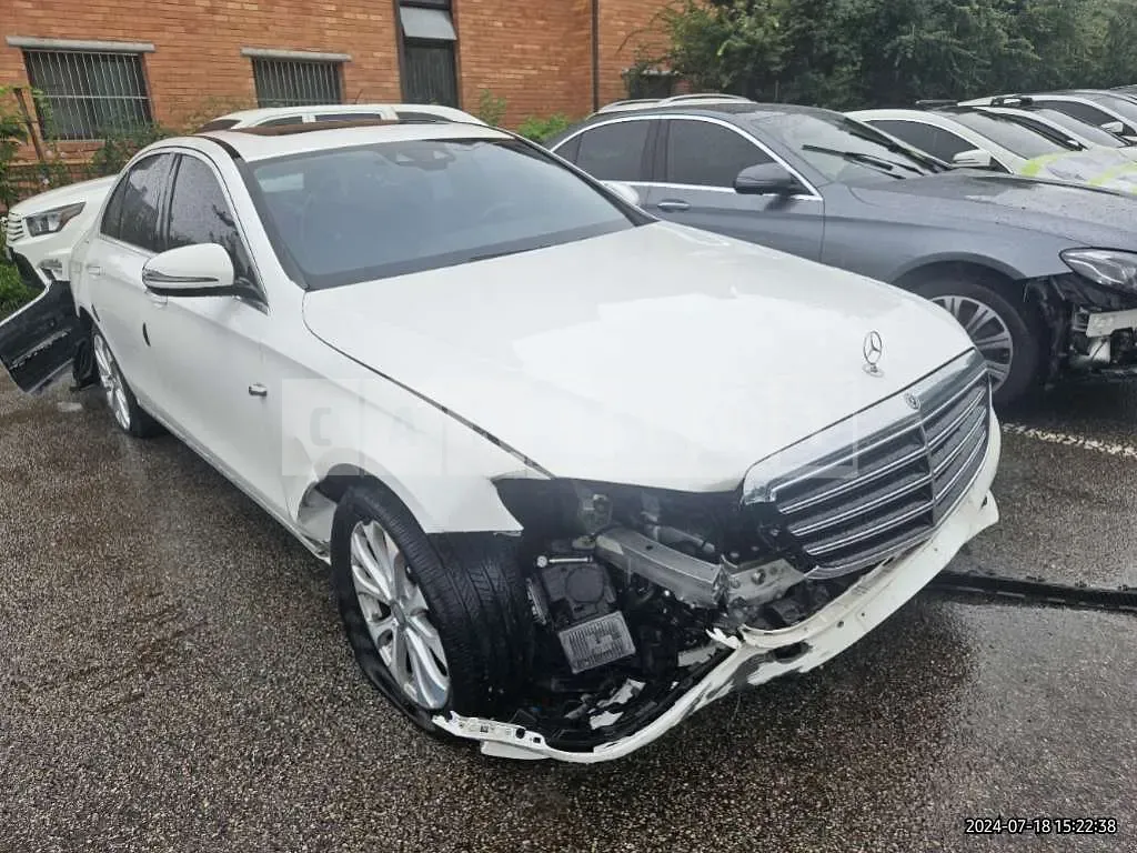 Photo 2 of 15: 2017 Mercedes-Benz E220d — Korean insurance auction