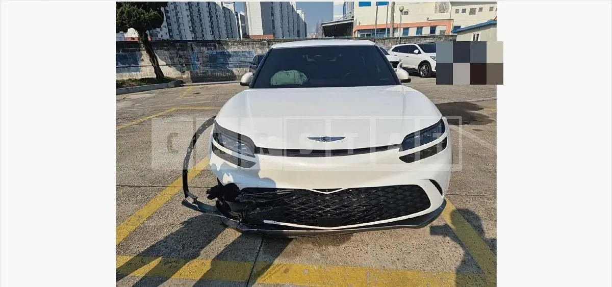 Photo 2 of 17: 2022 Genesis GV60 Electric Car — Korean insurance auction