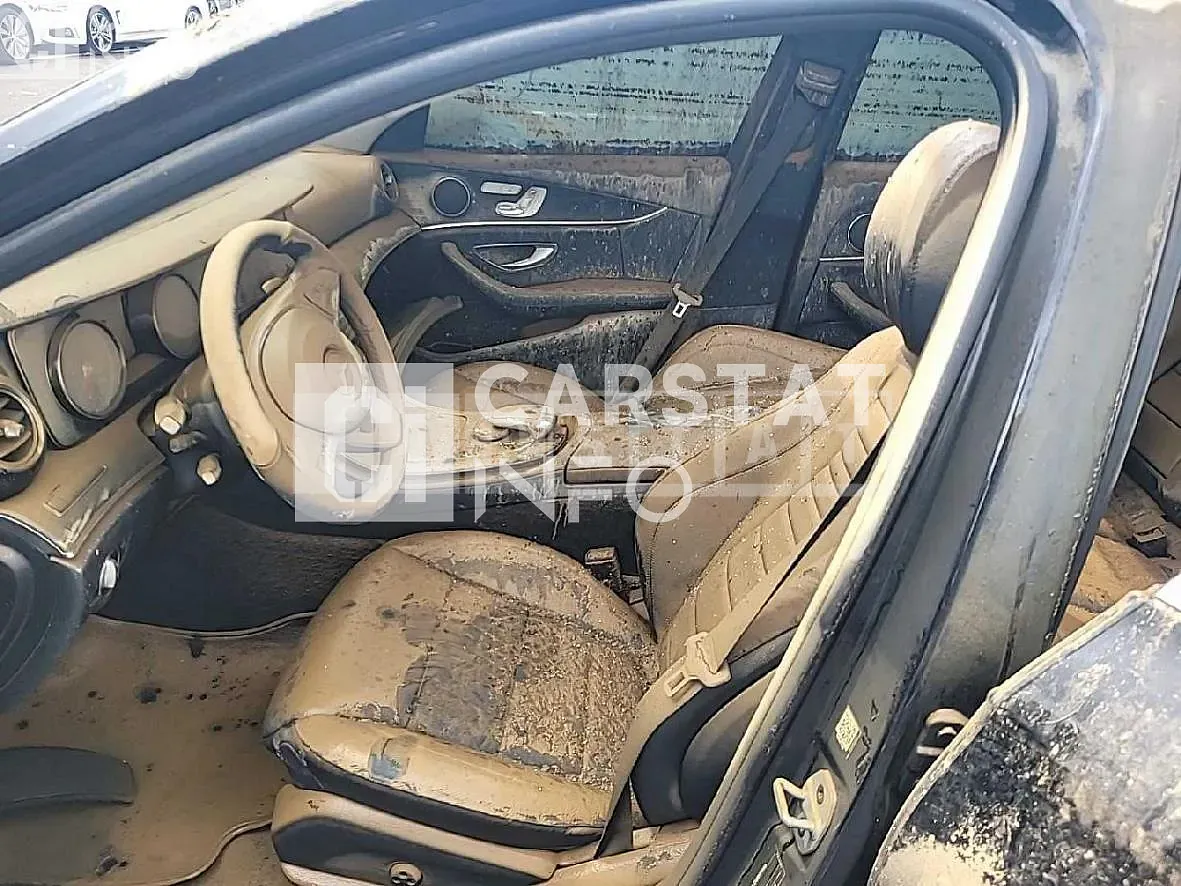 Photo 2 of 12: 2018 Mercedes-Benz Substance E220 d 4Matic — Korean insurance auction