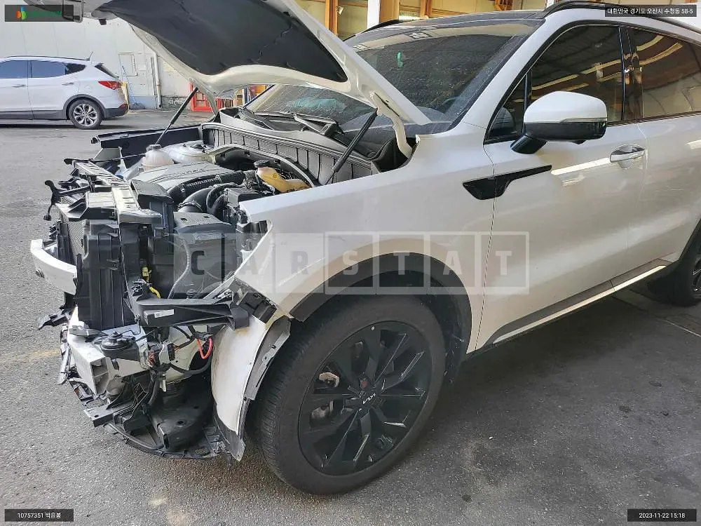 Photo 2 of 24: 2023 Kia Sorento /Sorrento, VIN KNARJ81FHPA202512 — Korean insurance auction