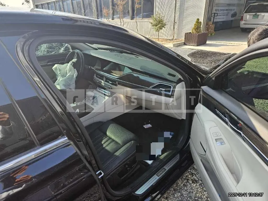Photo 2 of 7: 2021 Genesis G90 — Korean insurance auction