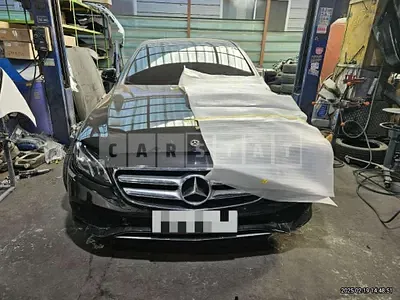 Photo 1 of 29: 2018 Mercedes-Benz E200 — Korean insurance auction