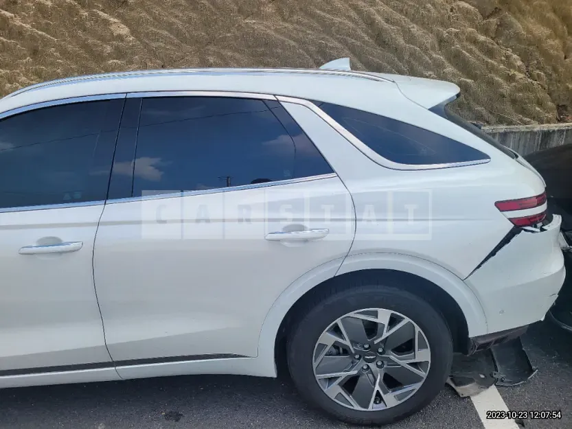 Photo 2 of 31: 2022 Genesis GV70 — Korean insurance auction