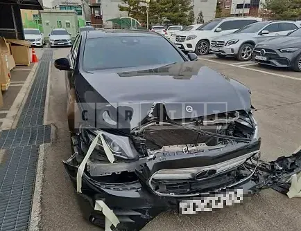 Photo 2 of 9: 2020 Mercedes-Benz E300 4Matic, VIN WDDZF4KB0LA734265 — Korean insurance auction
