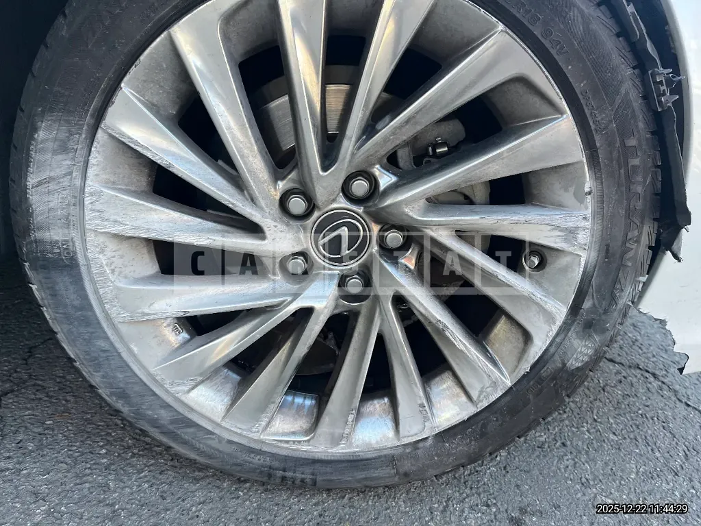 Photo 2 of 32: 2022 Lexus ES300h — Korean insurance auction