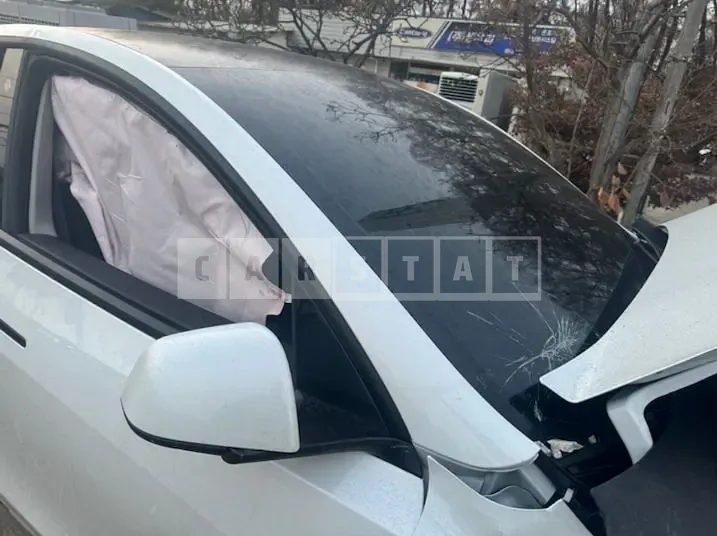 Photo 2 of 29: 2023 Tesla Model Y Long Range, VIN 7SAYGDEE2PF641689 — Korean insurance auction