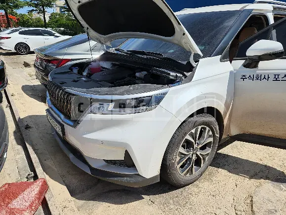 Photo 2 of 8: 2021 Kia Carnival, VIN KNANB81BBMS031569 — Korean insurance auction