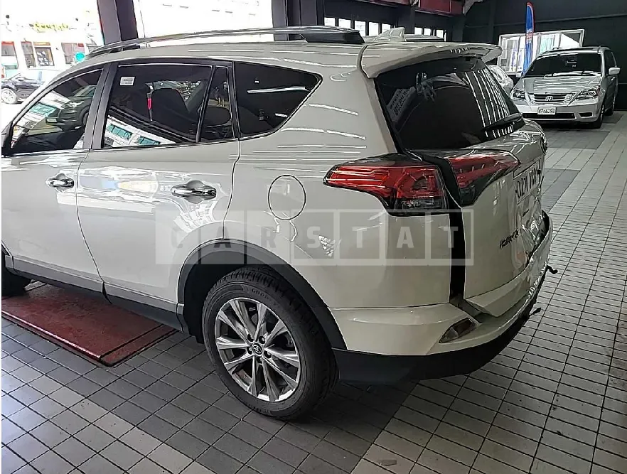 Photo 2 of 24: 2018 Toyota RAV4 Hybrid, VIN JTMDJREV6JD254944 — Korean insurance auction