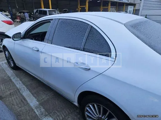 Photo 2 of 10: 2017 Mercedes-Benz E220 d, VIN WDDZF0EB3HA101609 — Korean insurance auction