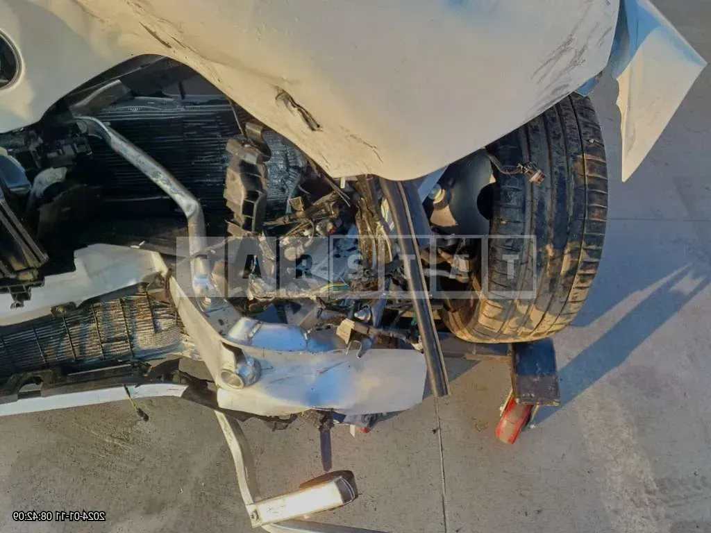 Photo 2 of 9: 2024 BMW 320i, VIN WBA68FS04R8D86617 — Korean insurance auction