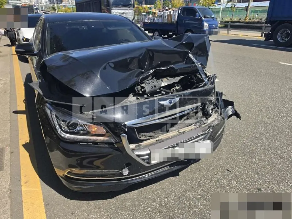 Photo 2 of 8: 2016 Genesis 3.3 — Korean insurance auction