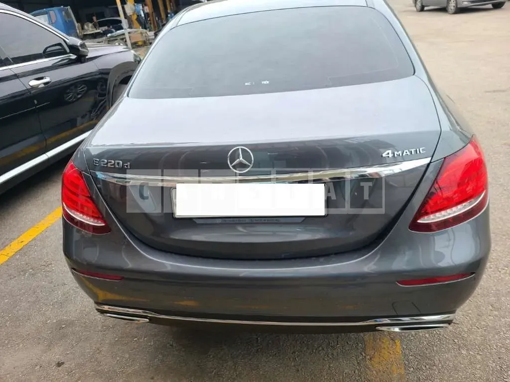 Photo 2 of 19: 2019 Mercedes-Benz E220d 4Matic — Korean insurance auction