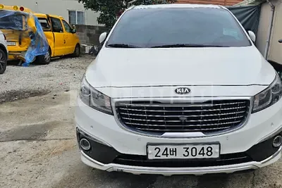 Photo 1 of 10: 2015 Kia Carnival — Korean insurance auction