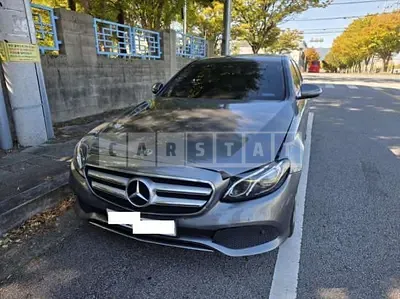 Photo 1 of 30: 2017 Mercedes-Benz E 200 — Korean insurance auction