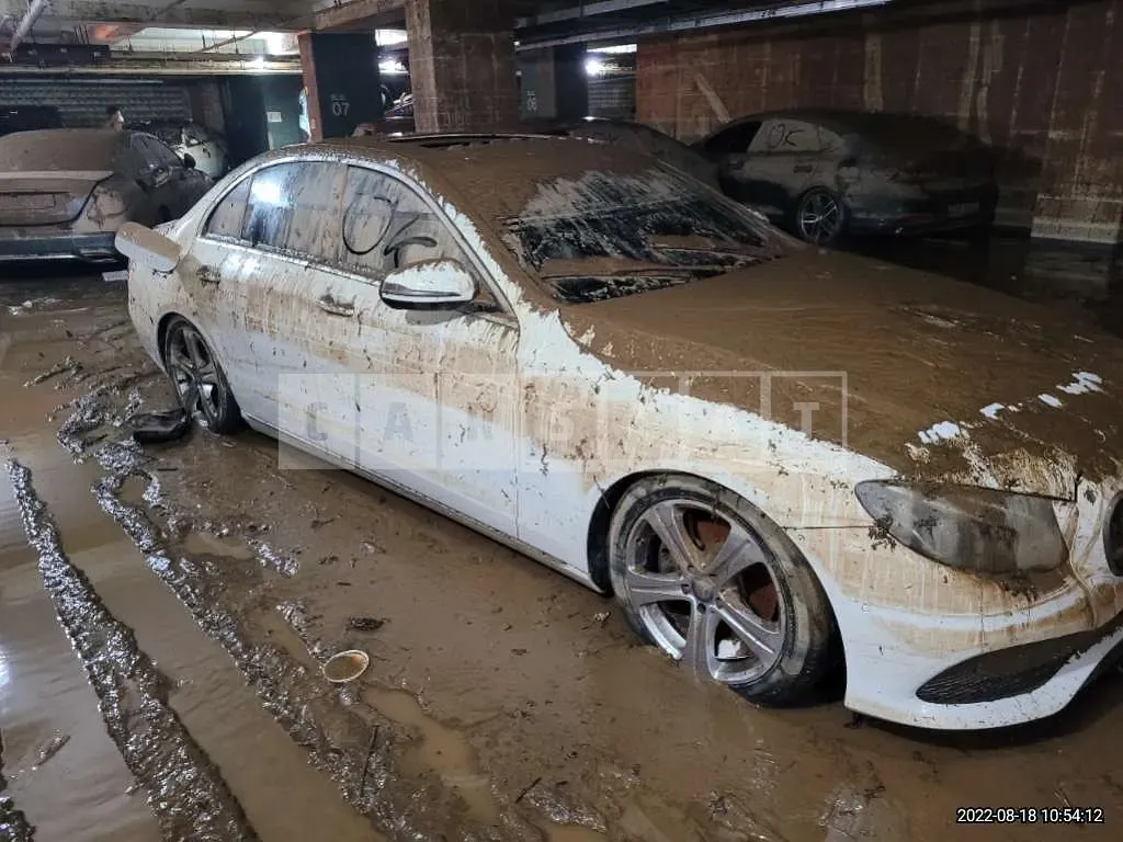 Photo 2 of 3: 2017 Mercedes-Benz E 200, VIN WDDZF4CB5HA125016 — Korean insurance auction