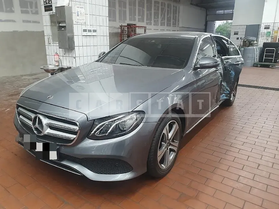 Photo 2 of 28: 2019 Mercedes-Benz E300, VIN WDDZF4JB5KA644738 — Korean insurance auction