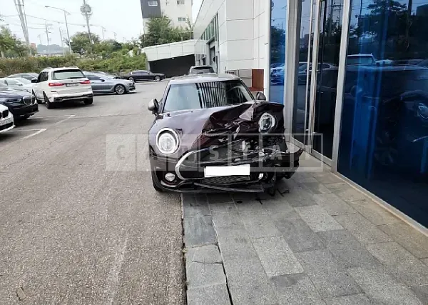 Photo 2 of 26: 2018 MINI Cooper S Clubman, VIN WMWLN9101J2G08407 — Korean insurance auction