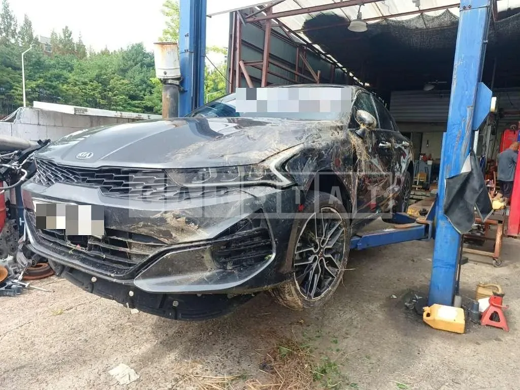 Photo 2 of 63: 2020 Kia K5 — Korean insurance auction