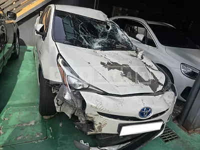 Photo 1 of 44: 2018 Toyota Prius, VIN JTDKBRFU3J3072747 — Korean insurance auction