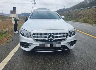 Photo 1 of 15: 2017 Mercedes-Benz E300 4Matic — Korean insurance auction