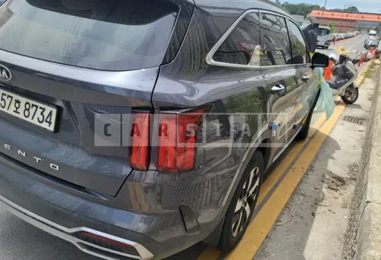 Photo 2 of 10: 2021 Kia Sorento — Korean insurance auction