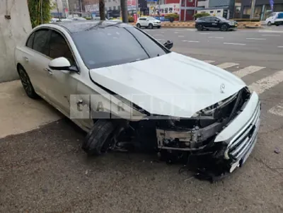 Photo 1 of 17: 2024 Mercedes-Benz E 300 4Matic — Korean insurance auction
