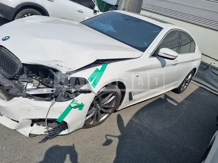 Photo 2 of 20: 2018 BMW 530i, VIN WBAJD3108JG970600 — Korean insurance auction