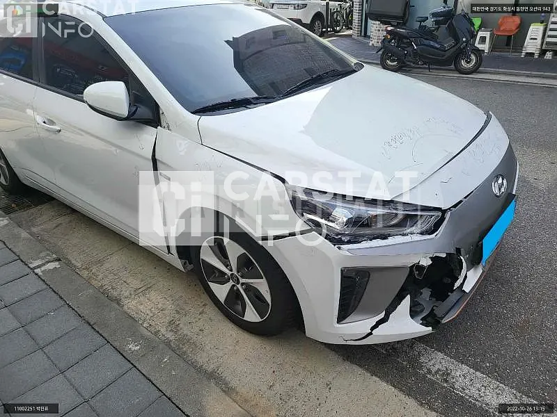 Photo 2 of 13: 2018 Hyundai Ionic Electric, VIN KMHC851HFKU029797 — Korean insurance auction
