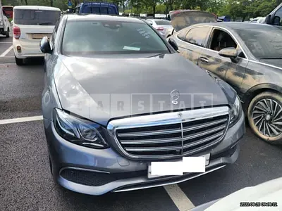 Photo 1 of 13: 2018 Mercedes-Benz E300 4Matic, VIN WDDZF4KB0JA320450 — Korean insurance auction