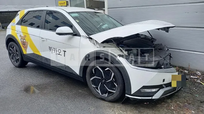 Photo 2 of 19: 2023 Hyundai IONIQ 5 AWD, VIN KMHKL81FPPU186606 — Korean insurance auction
