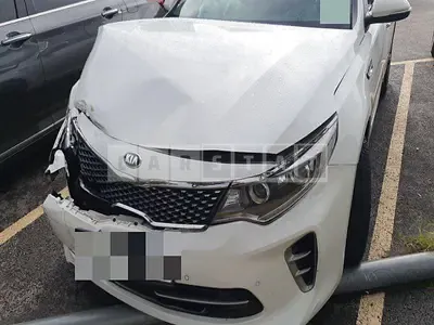 Photo 1 of 4: 2015 Kia K5 2.0, VIN KNAGW411BGA010017 — Korean insurance auction