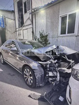 Photo 3 of 3: 2018 Mercedes-Benz E220d 4Matic — Korean insurance auction