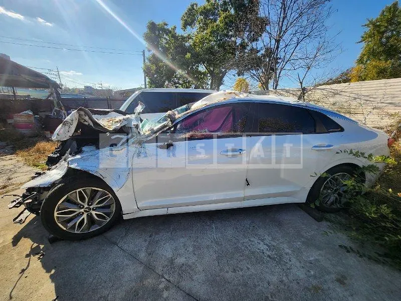 Photo 2 of 21: 2022 Kia K5 — Korean insurance auction