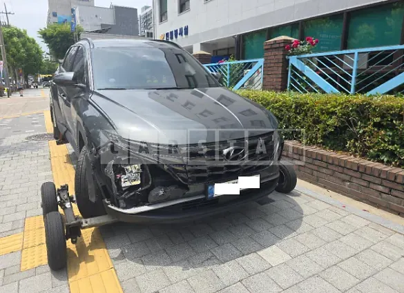 Photo 2 of 26: 2021 Hyundai Tucson — Korean insurance auction