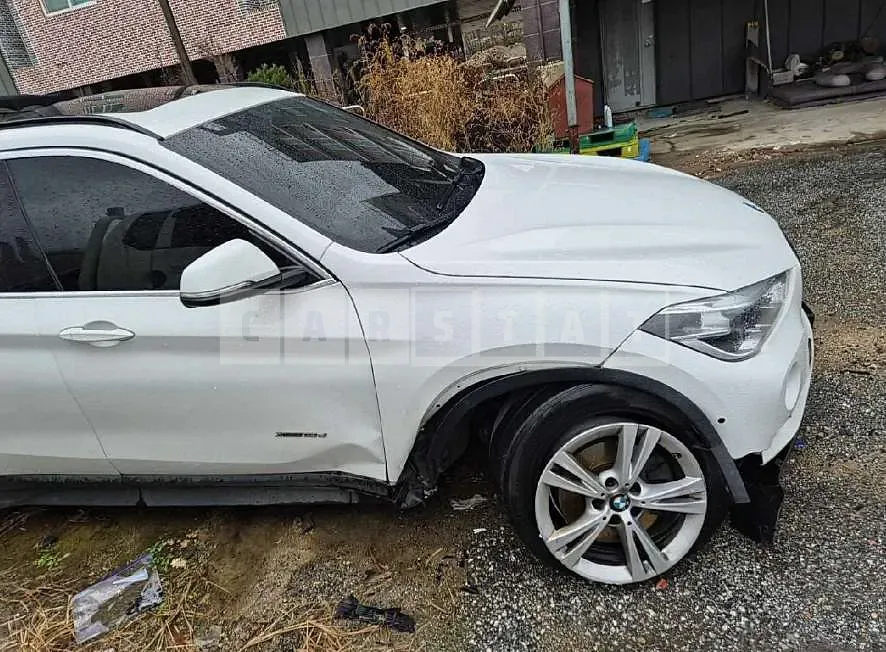 Photo 2 of 8: 2017 BMW X1 xDrive18d — Korean insurance auction