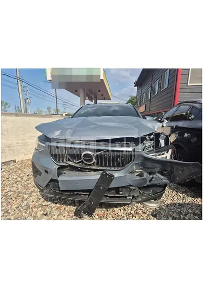 Photo 1 of 69: 2023 Volvo XC40B4 AWD — Korean insurance auction