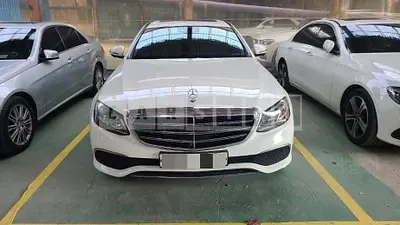 Photo 1 of 80: 2020 Mercedes-Benz E 300 4Matic, VIN WDDZF4KBXLA735603 — Korean insurance auction