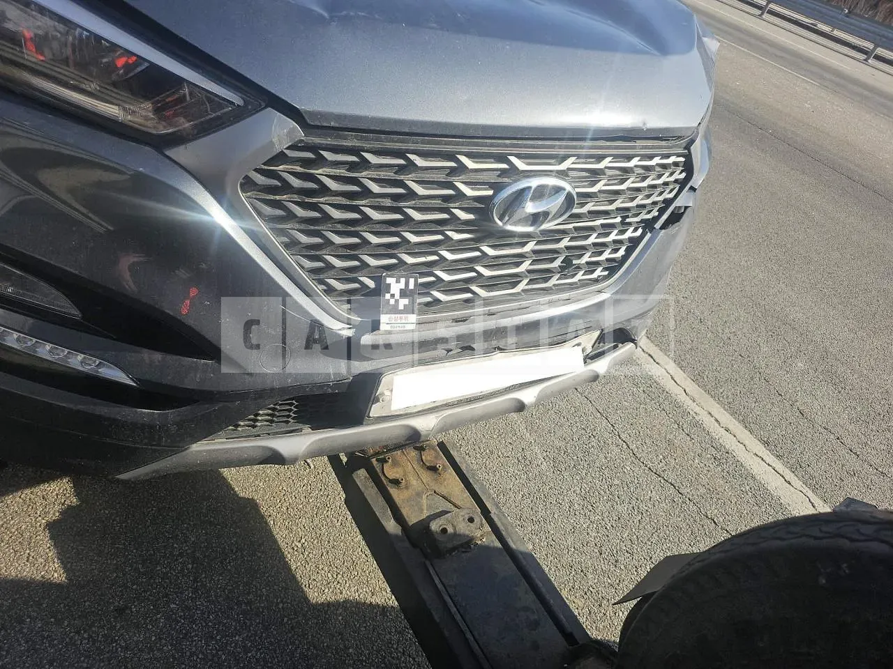 Photo 2 of 18: 2017 Hyundai Tucson, VIN KMHJ3815GJU634444 — Korean insurance auction