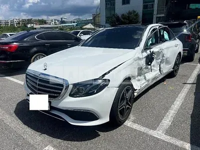 Photo 1 of 14: 2019 Mercedes-Benz E300 4Matic — Korean insurance auction