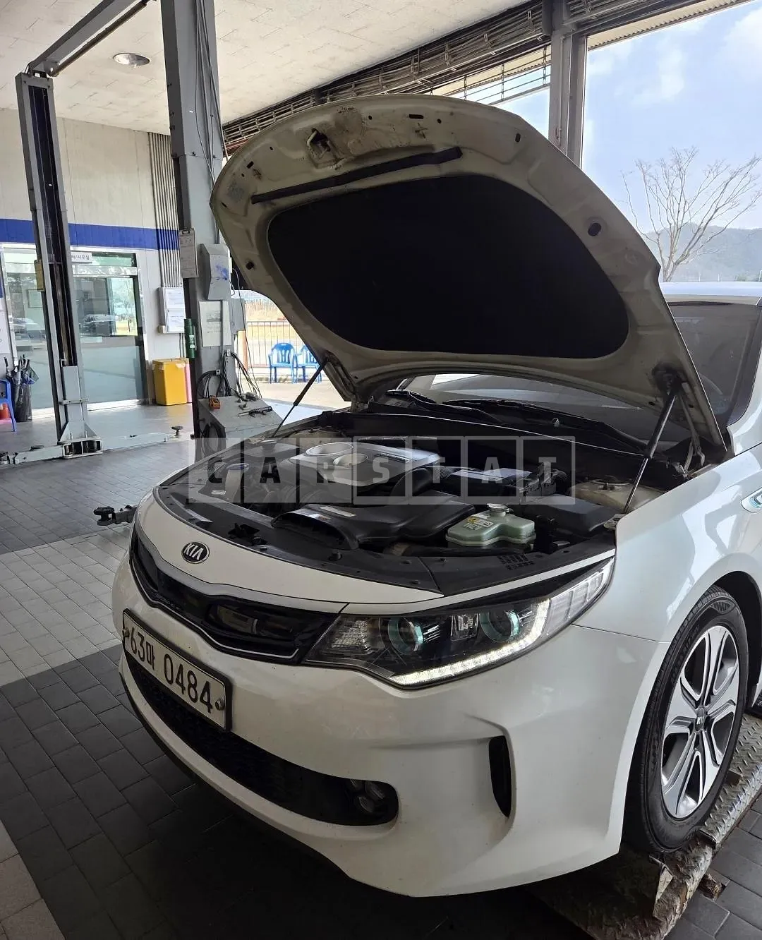 Photo 2 of 3: 2016 Kia K5 2.0 Hybrid, VIN KNAGU41CBGA002631 — Korean insurance auction