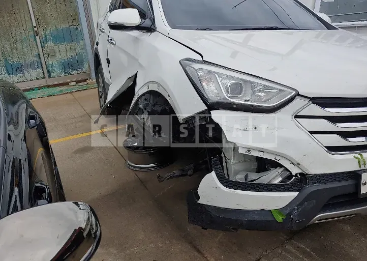 Photo 2 of 33: 2015 Hyundai Santa Fe, VIN KMHSW81UBFU386618 — Korean insurance auction