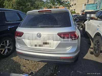 Photo 1 of 13: 2018 Volkswagen Tiguan 2.0 TDI — Korean insurance auction