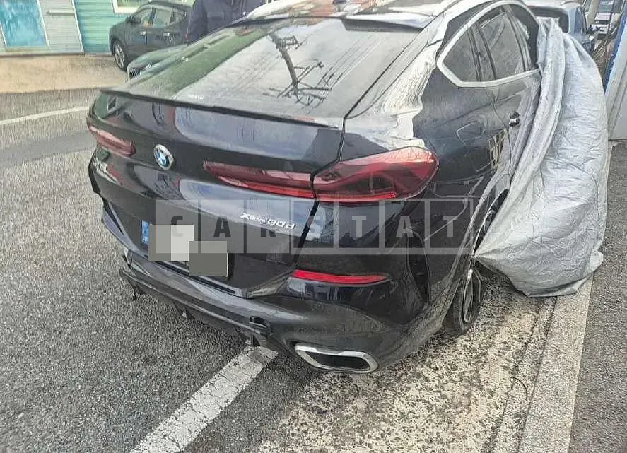 Photo 2 of 35: 2022 BMW X6 xDrive30d — Korean insurance auction